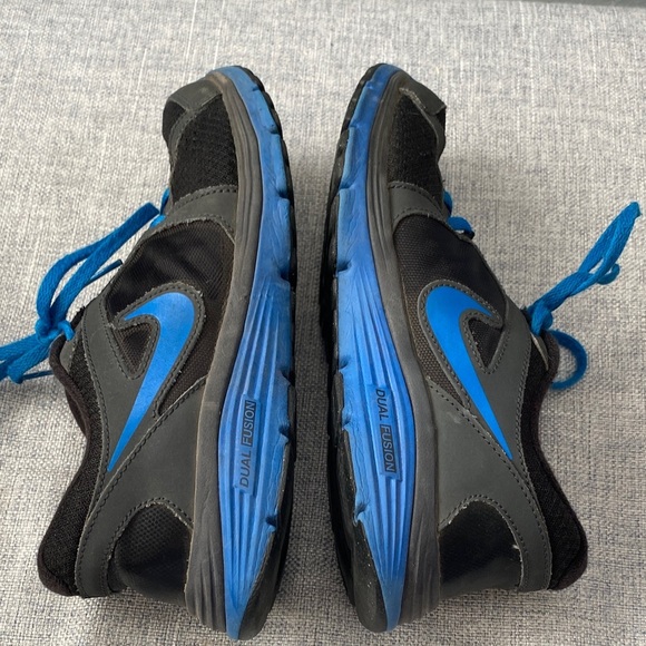 Nike Kids Black Sneakers with Blue Accents - Picture 7 of 8